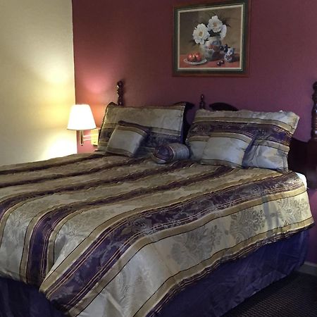 First Western Inn - Фейрмонт-Сіті Екстер'єр фото