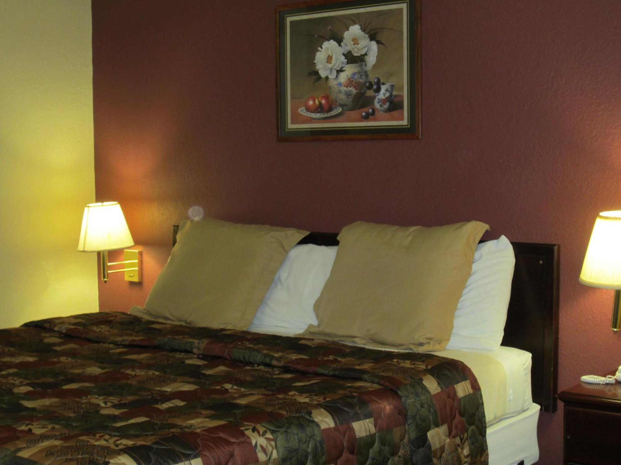 First Western Inn - Фейрмонт-Сіті Екстер'єр фото