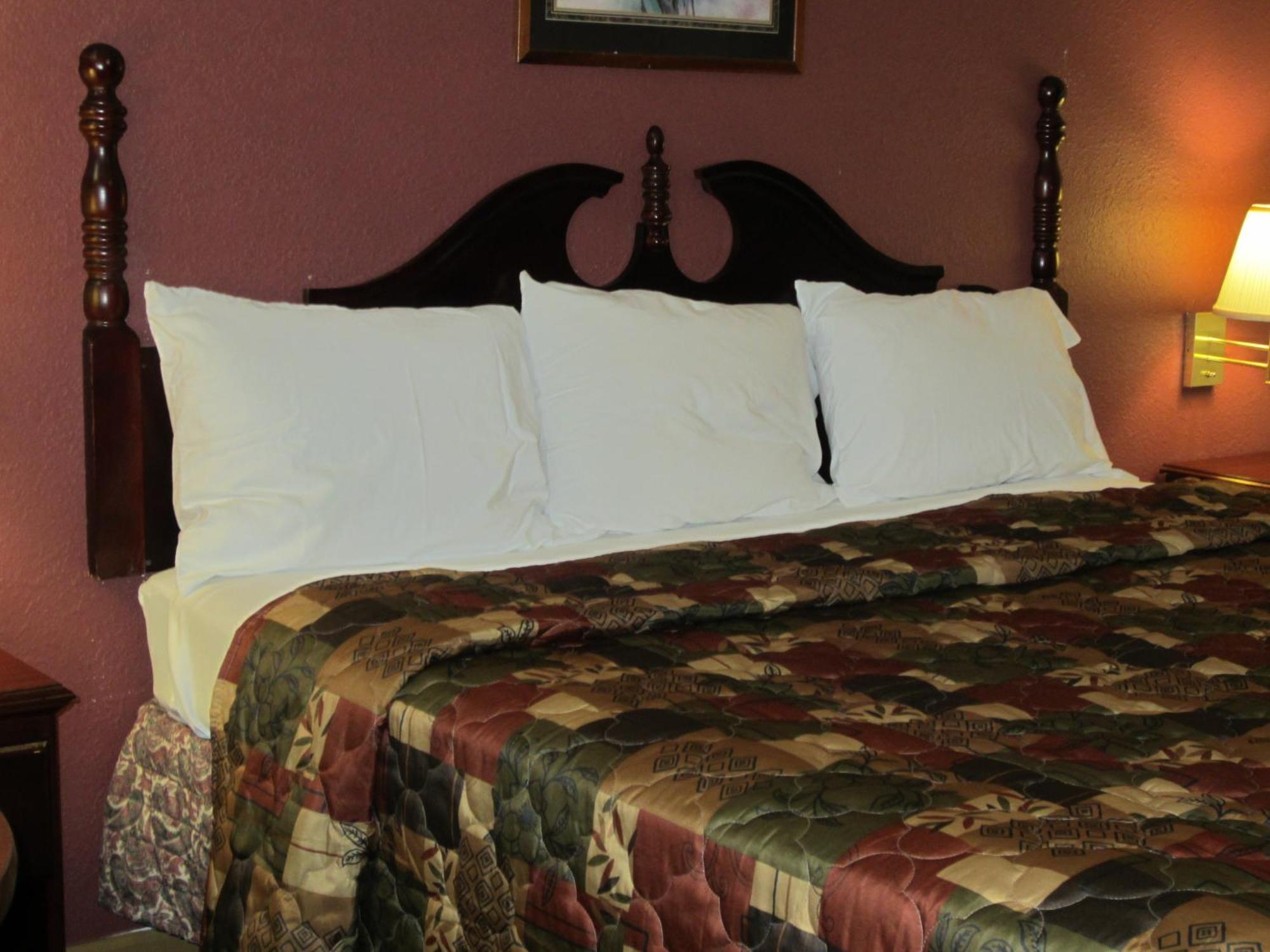 First Western Inn - Фейрмонт-Сіті Екстер'єр фото
